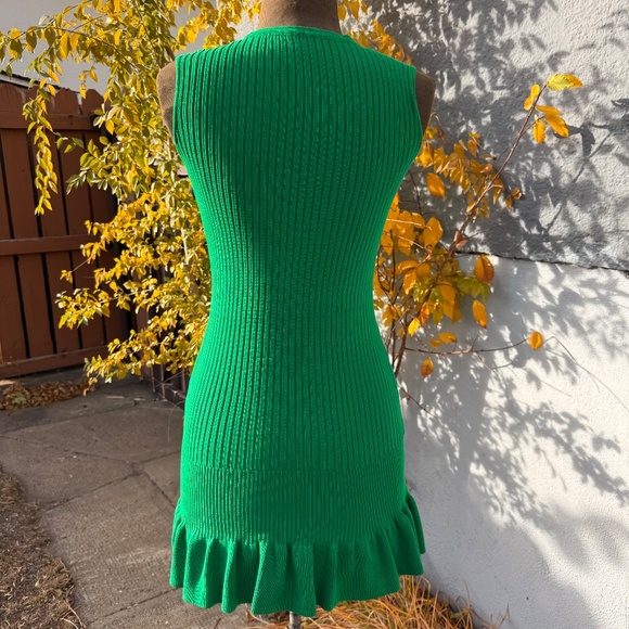 Cute Vivid kelly-green frill hem knit mini dress - Picture 2 of 6